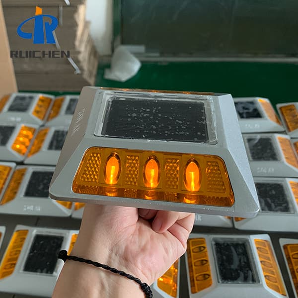 <h3>Customized 360 Degree Solar Road road stud reflectors With Shank</h3>
